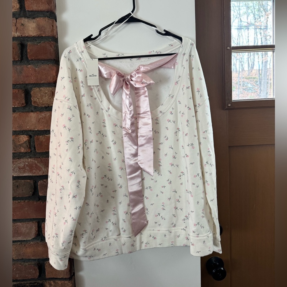 Hollister Oversized Bow Back Floral Sweatshirt Size Large NWT